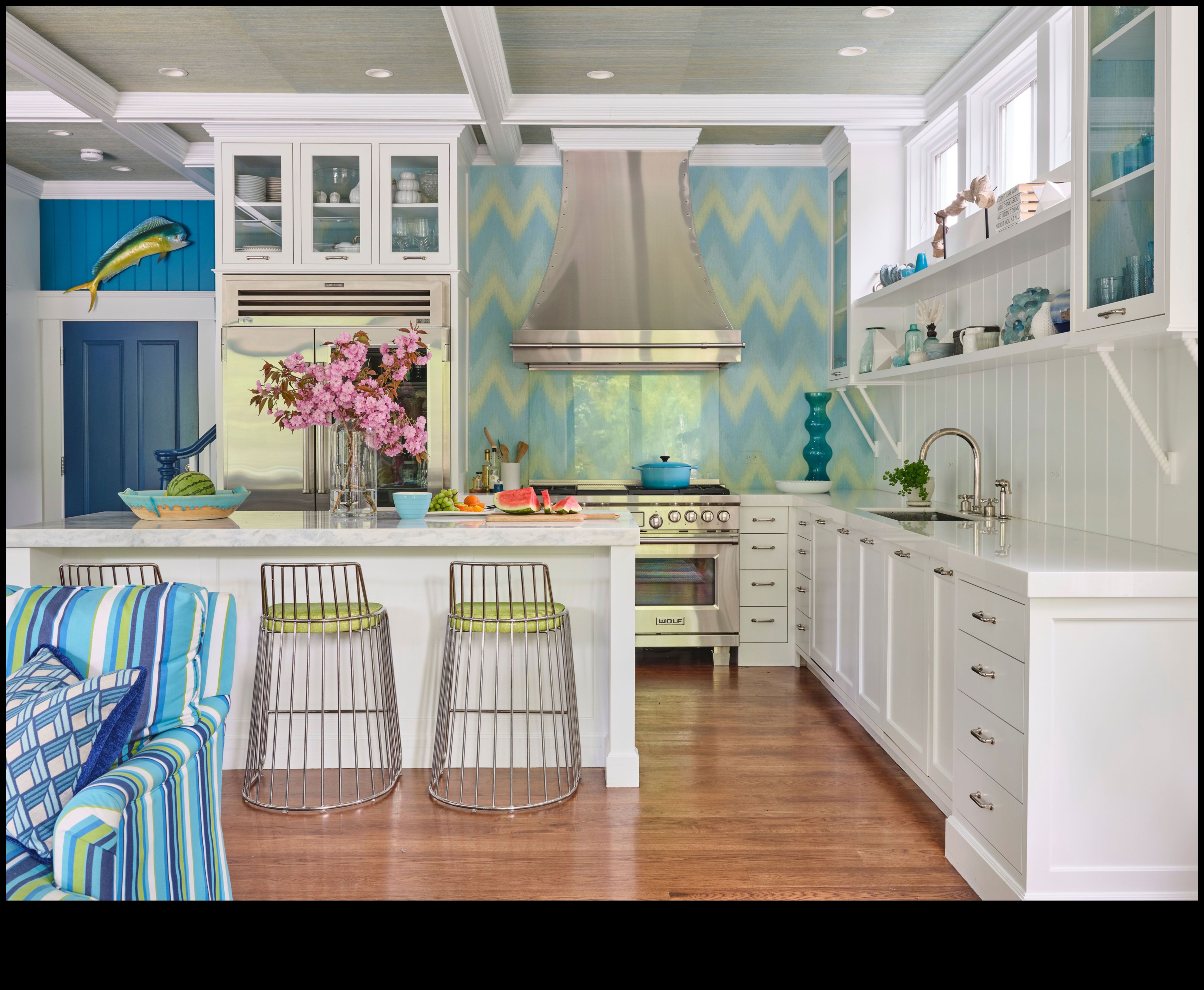 Vai varat ieteikt veidus, kā panākt piekrastes virtuves dekoru ar budžetu?