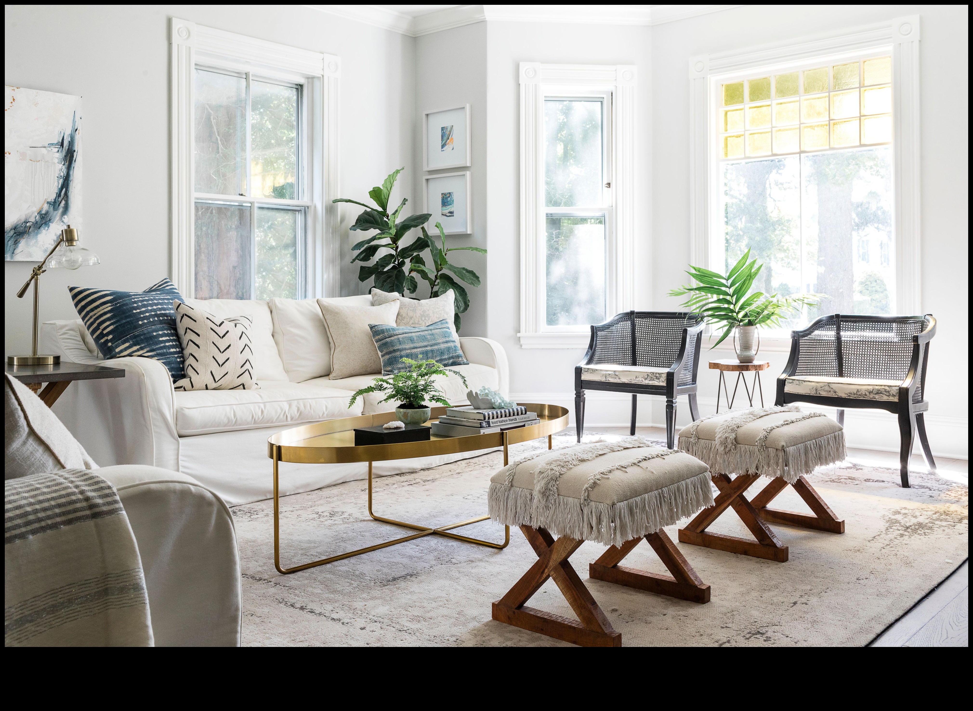 Vai varat ieteikt, kā izveidot piekrastes iedvesmotu dzīvojamo istabu ar pludmales elementiem?