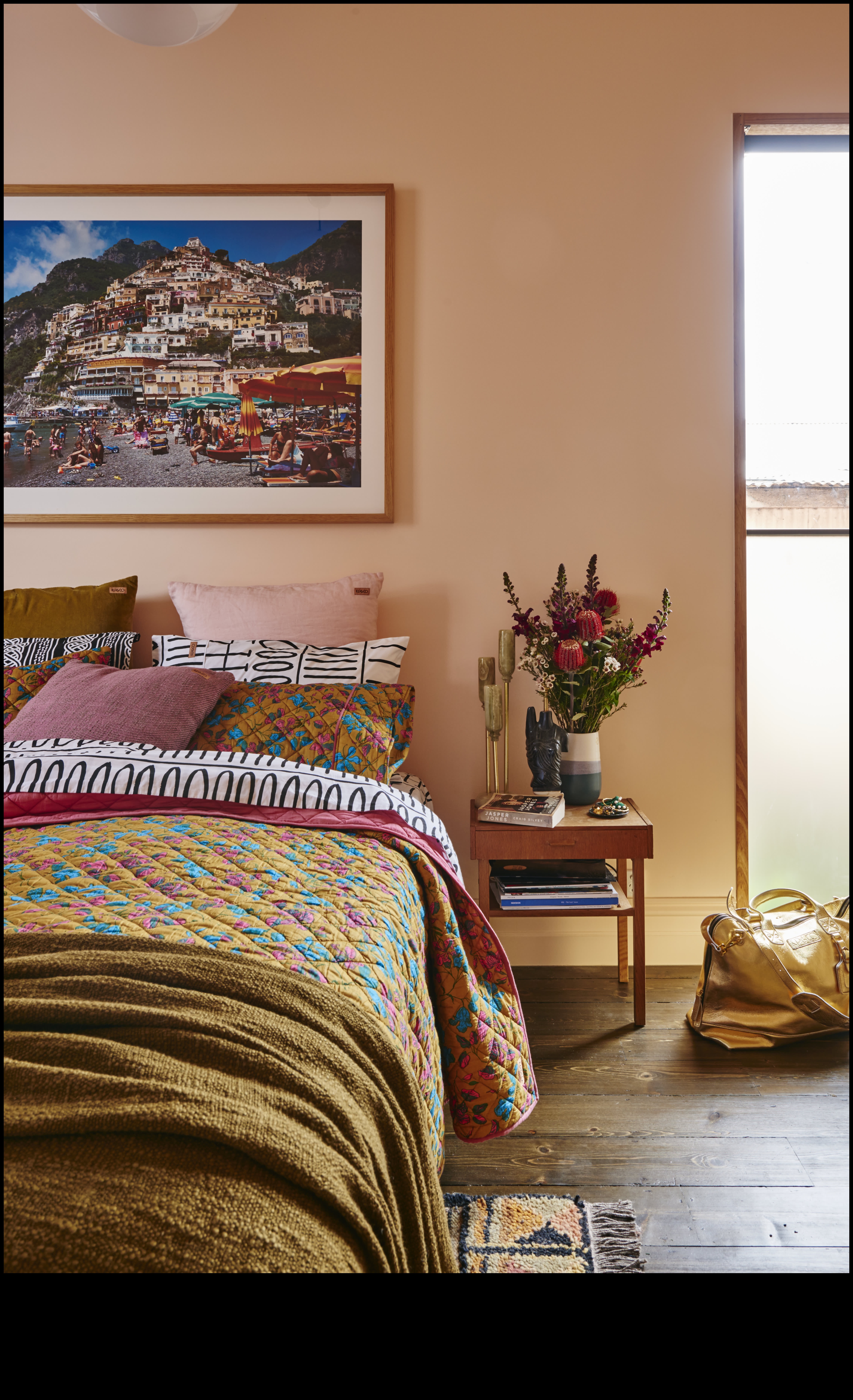 Romantisks guļamistabas dekors mājīgai atmosfērai