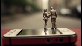 Klikšķi un tuvāk: attālumu pārvarēšana, izmantojot tiešsaistes kopienas spēku